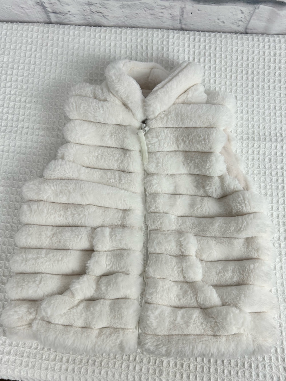American Widgeon Girls Size 3 Ivory Faux Fur Hooded Zip Vest